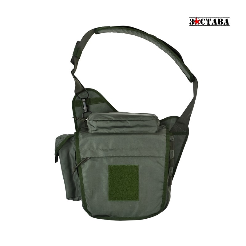 Наплечная сумка &quot;Резерв&quot; Сумка предназначена для ежедневной переноски личных вещей и представляет собой малогабаритную альтернативу рюкзакам и ранцам традиционной конструкции. Переносится на плече при помощи плечевого ремня с наплечником. 

В гражданском варианте эксплуатации может использоваться в качестве сумки для фотокамеры, сумки для езды на мотоцикле, в военном варианте (одновременно) - в качестве сумки для противогаза и полевой офицерской сумки.

Объём сумки (общий, приблизительно) - 8 л. Объём основного отсека - 6 л. Размеры корпуса: толщина - 9,5 см, ширина - 23-30 см, высота - 21,5 см.
